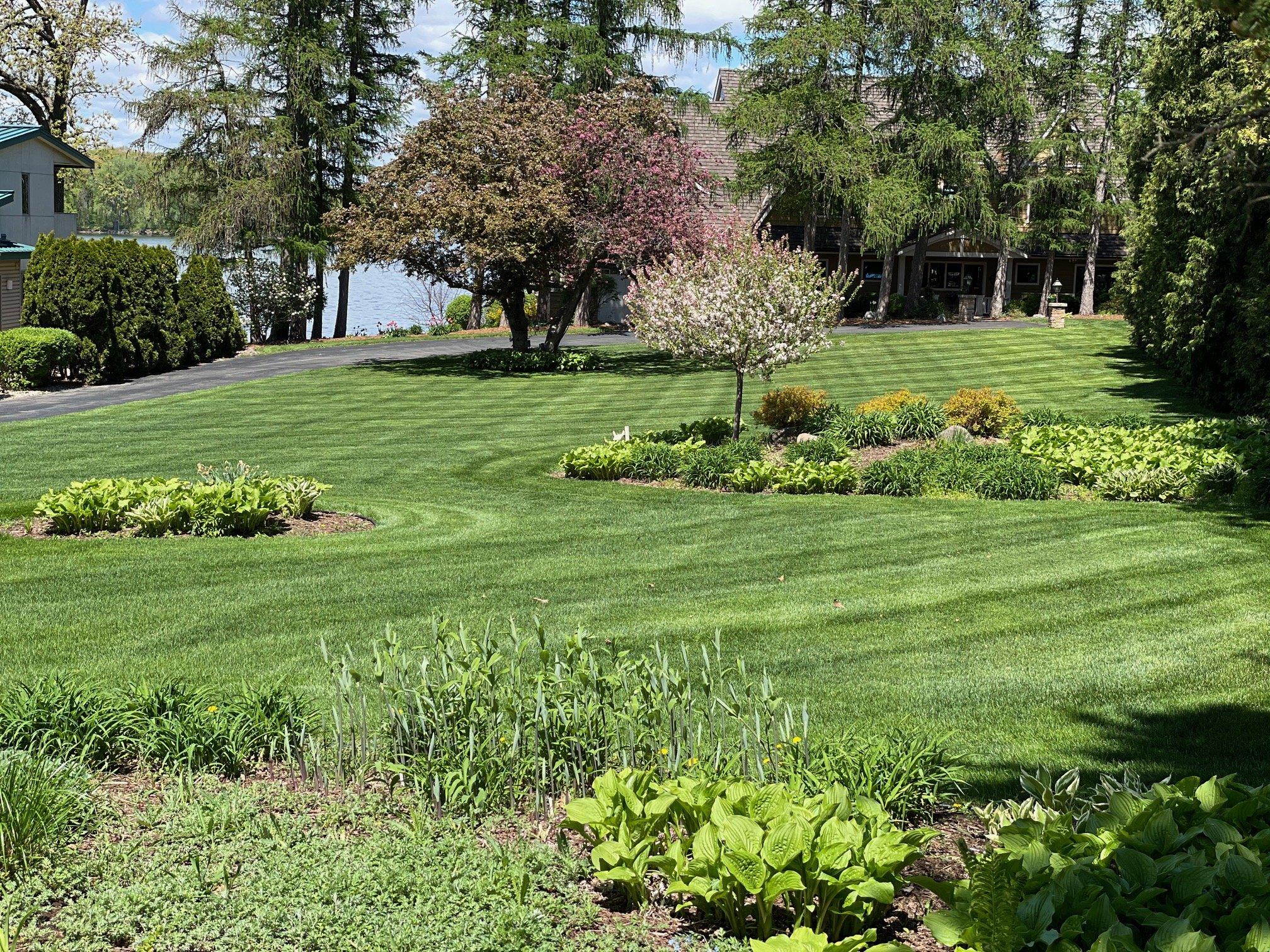 Effortless lawn care experience for a lush, green lawn to be proud of.
